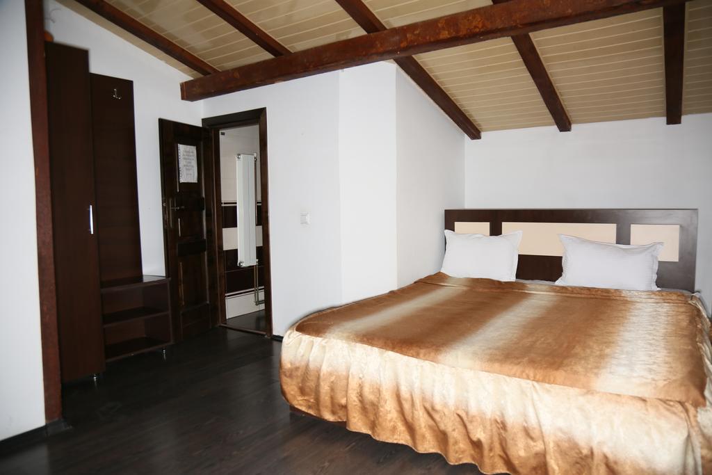 رومان Hotel Zara المظهر الخارجي الصورة
